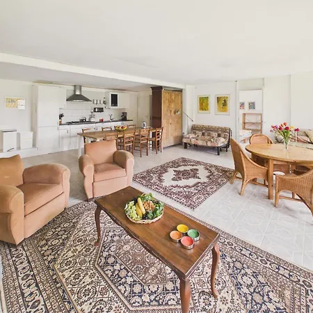 Holiday home Maison Avec Grande Terrasse Et Jardin Pour 9 *