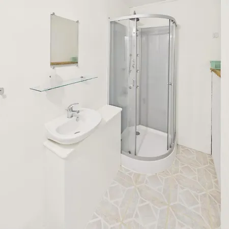 Maison Avec Grande Terrasse Et Jardin Pour 9 *