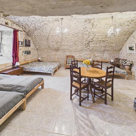 Maison Avec Grande Terrasse Et Jardin Pour 9 *